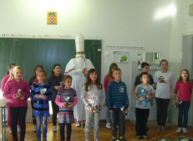 Sv. Nikola u školi u Kompolju