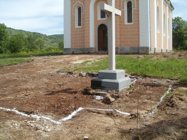 Započelo uređenje crkvenog okoliša u Brlogu