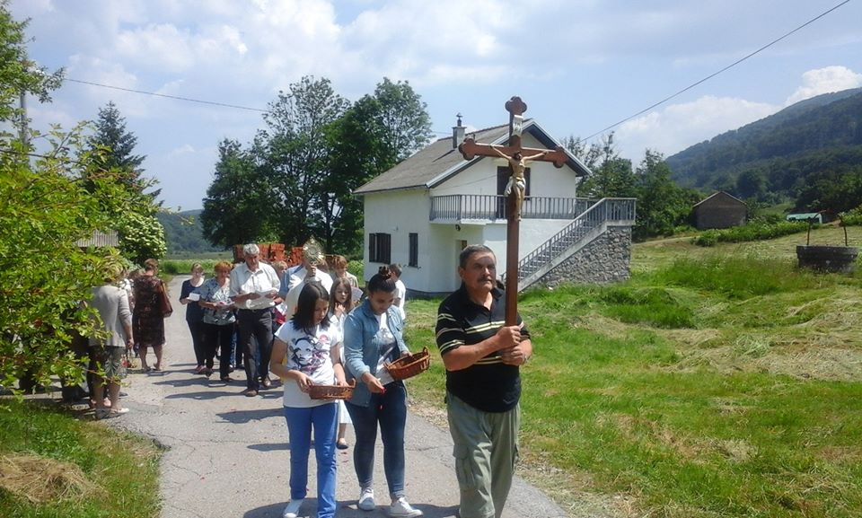 TIJELOVO - misa i procesija u Kompolju i Vratniku