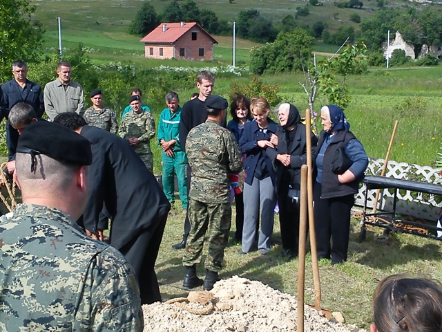 U Brlogu sprovod pok. Milana Lončara