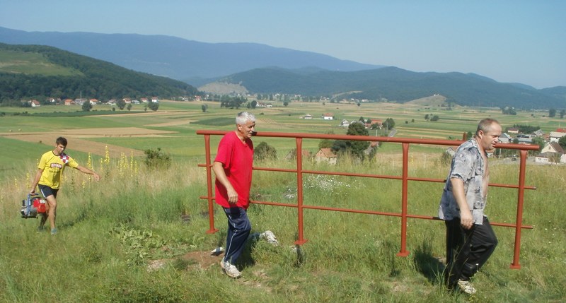 Ograda oko križeva na Kalvariji!