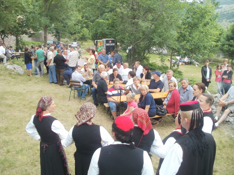 Naš zbor na slavlju na Stocu