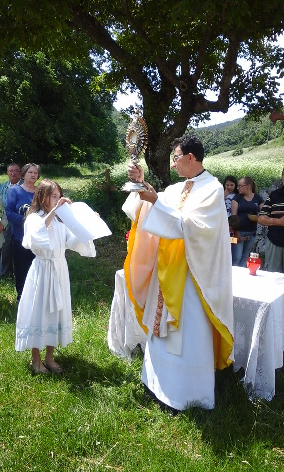 TIJELOVO - misa i procesija u Kompolju i Vratniku