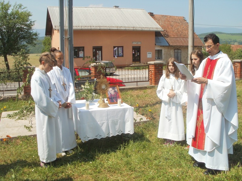 TIJELOVO - misa i procesija u Kompolju i Vratniku