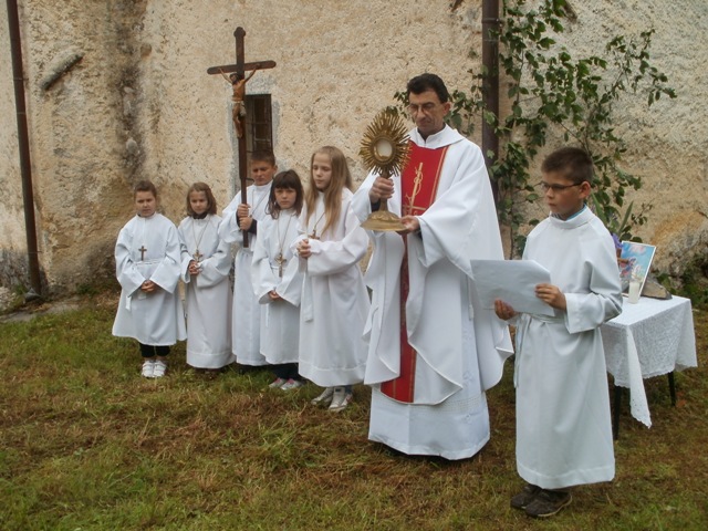 Tijelovska procesija u Kompolju