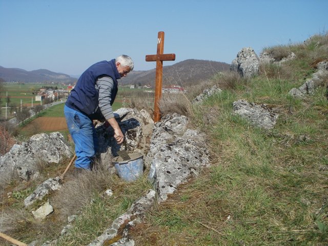 Kako "raste" naša Kalvarija - "niču" postaje...