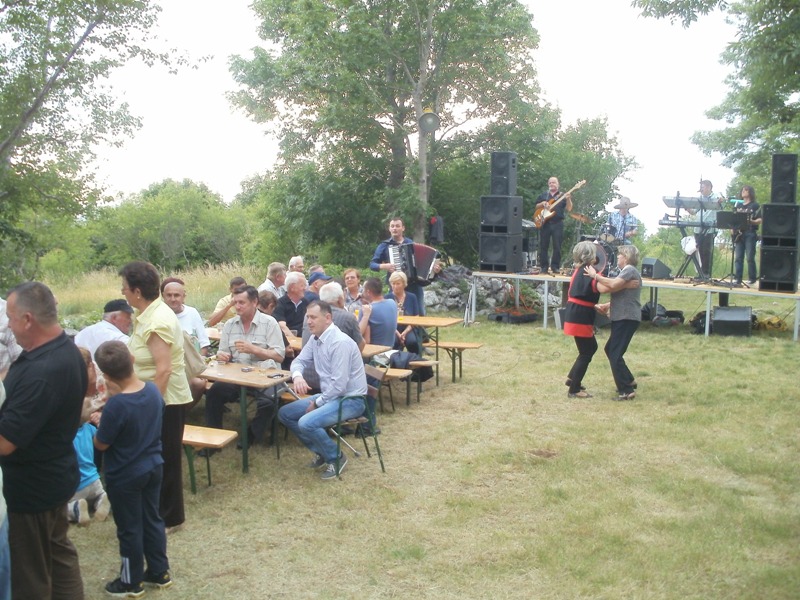 Naš zbor na slavlju na Stocu