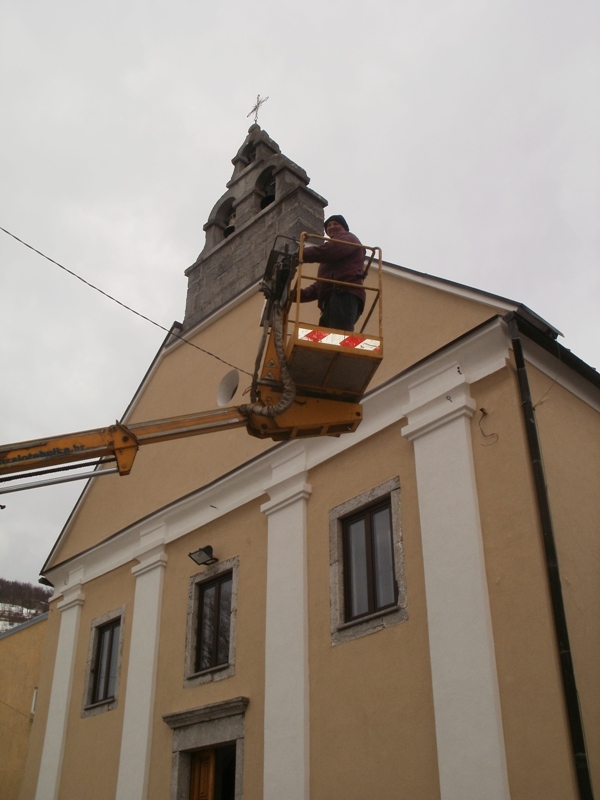 Opet u crkvi zasjale žarulje!