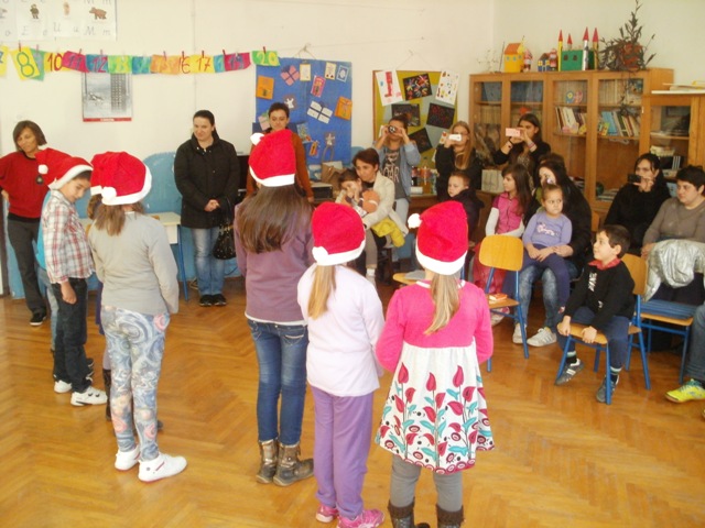 Božićna priredba i radost u školi na Vratniku