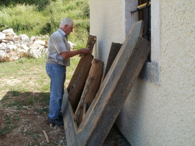 Tijek obnove svetišta crkve u Komoplju