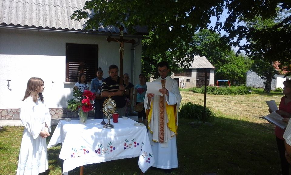 TIJELOVO - misa i procesija u Kompolju i Vratniku