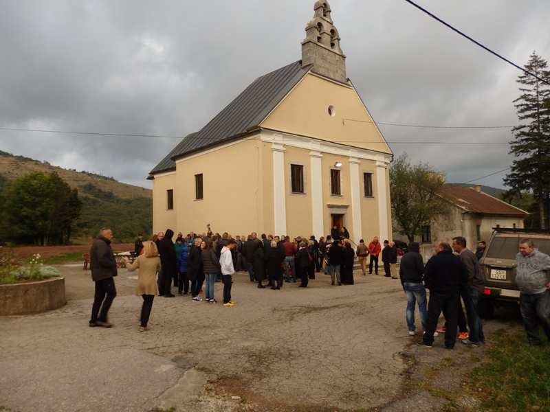 Vratnička "Miholja" - sunčana radost pod sivim nebom