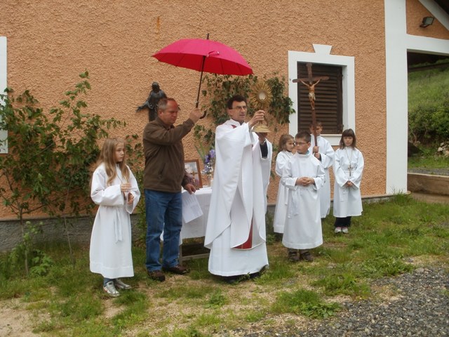 Tijelovska procesija u Kompolju