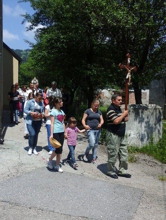 TIJELOVO - misa i procesija u Kompolju i Vratniku