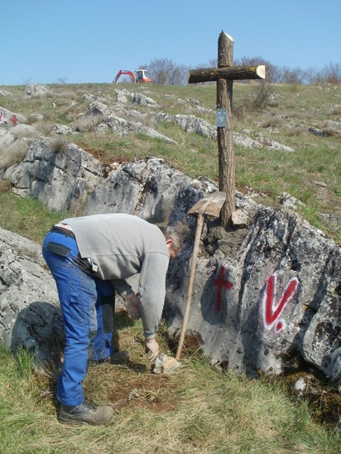 Kako "raste" naša Kalvarija - "niču" postaje...