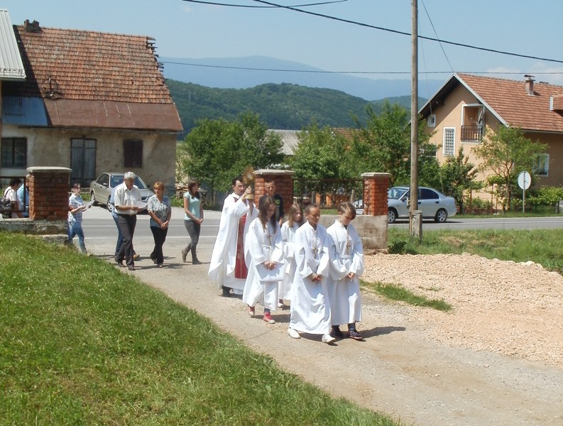 TIJELOVO - misa i procesija u Kompolju i Vratniku