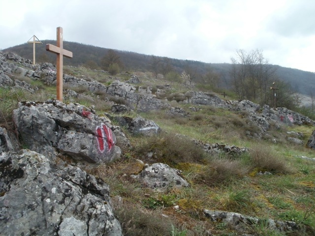 Kako "raste" naša Kalvarija - "niču" postaje...