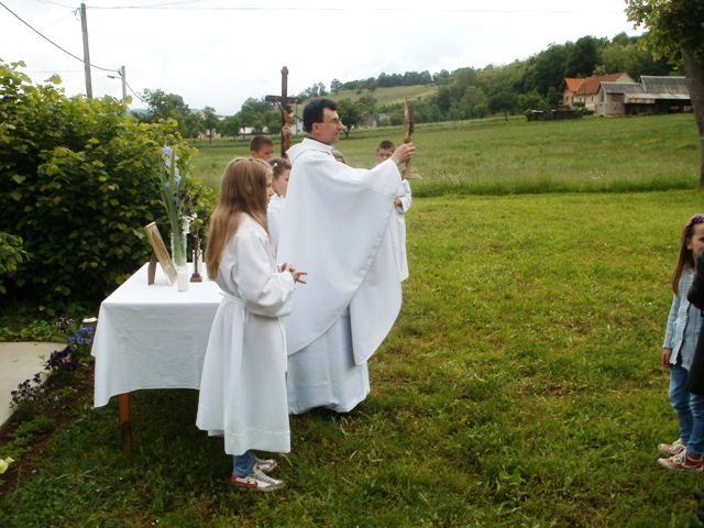 Tijelovska procesija u Kompolju