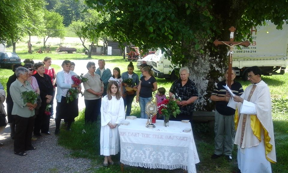 TIJELOVO - misa i procesija u Kompolju i Vratniku