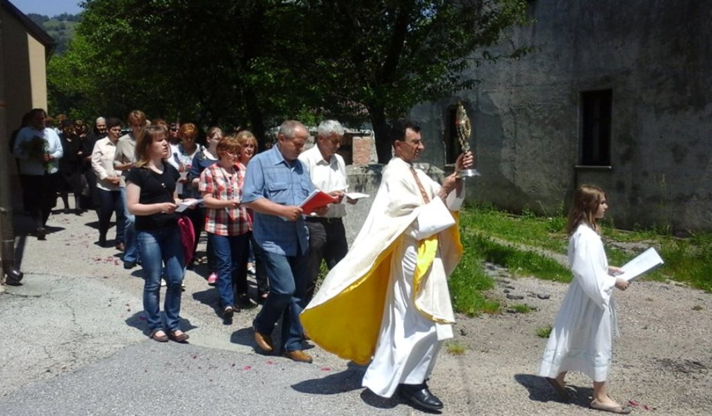 TIJELOVO - misa i procesija u Kompolju i Vratniku