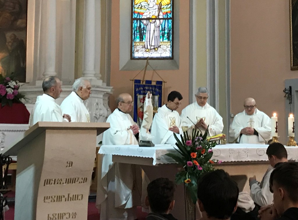 Naš župnik u Otočcu proslavio 40 godina svećeništva