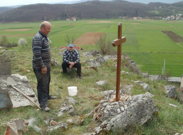 Kako "raste" naša Kalvarija - "niču" postaje...