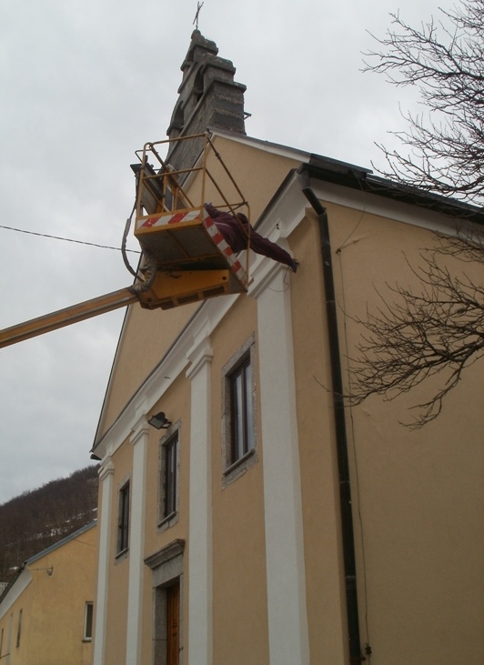 Opet u crkvi zasjale žarulje!