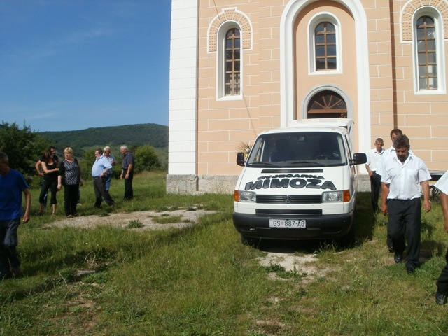 Sprovod u Brlogu - pokopan Zvonimir Maras