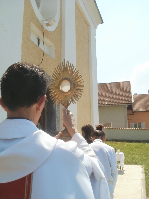 TIJELOVO - misa i procesija u Kompolju i Vratniku