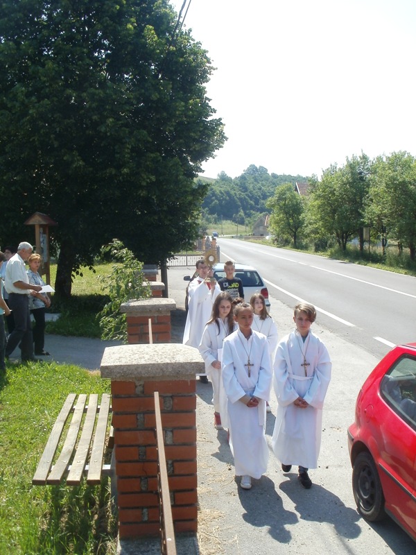 TIJELOVO - misa i procesija u Kompolju i Vratniku