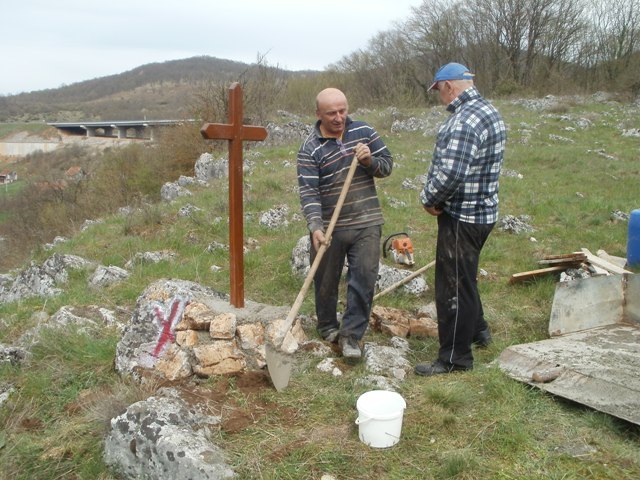 Kako "raste" naša Kalvarija - "niču" postaje...