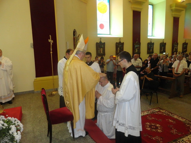 Ivica Tolla zaređen za svećenika