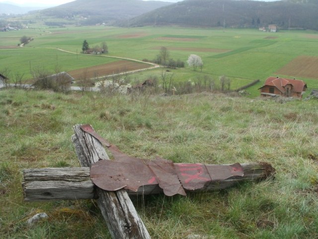 Kako "raste" naša Kalvarija - "niču" postaje...