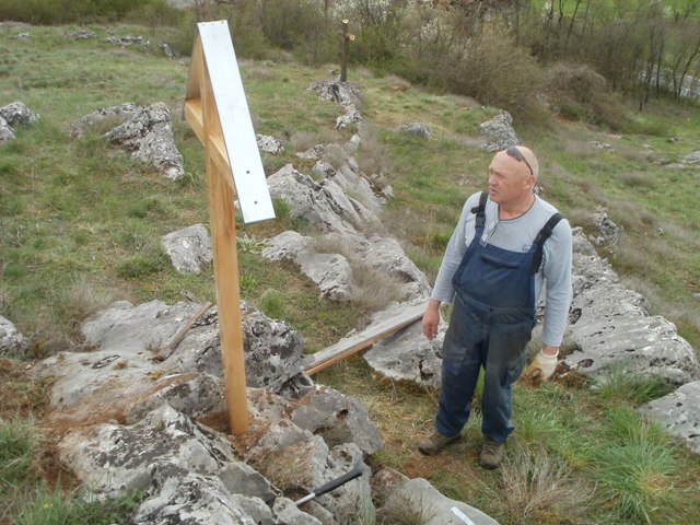 Kako "raste" naša Kalvarija - "niču" postaje...