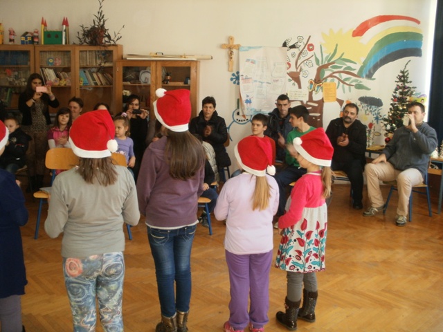 Božićna priredba i radost u školi na Vratniku