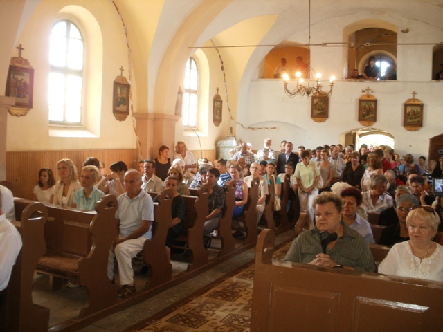 Veličanstvena "Stipanja" - oltar, biskup i klapa...