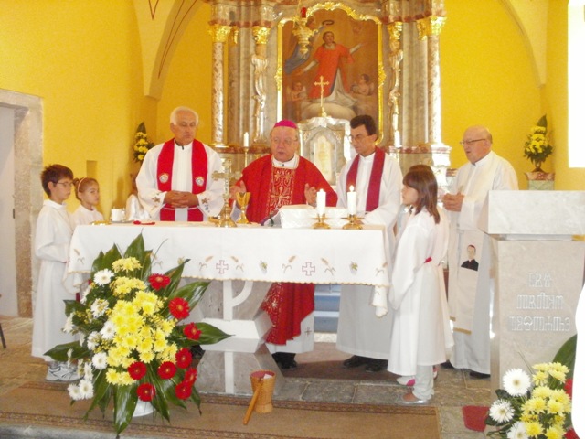 Veličanstvena "Stipanja" - oltar, biskup i klapa...