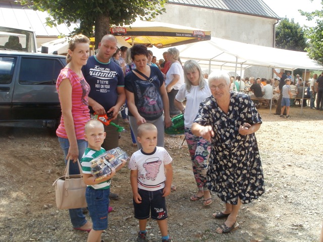 Veličanstvena "Stipanja" - oltar, biskup i klapa...